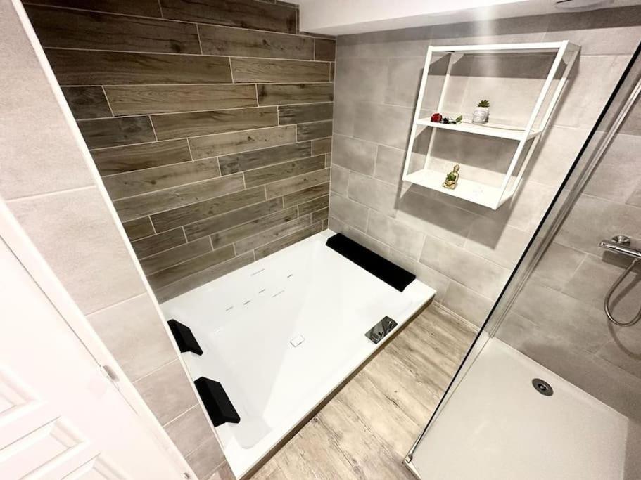L'Evasion - Climatise - Jardin - Plage - Jacuzzi ペルピニャン エクステリア 写真
